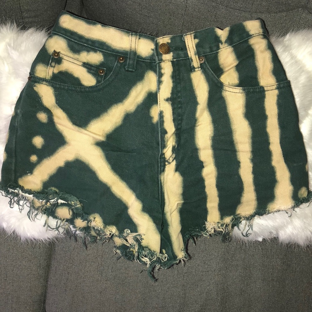 One of a kind splattered high waist shorts